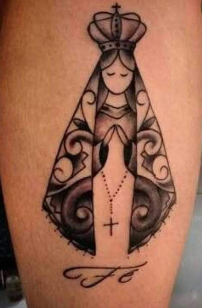 Detalle de tatuaje anatómico artístico en antebrazo en Inmortal Tattoo Corrientes